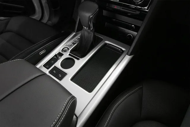automotive, leather, transportation, transport system, equipment, technology, seat, dashboard, drive, dark, indoors, computer, control center, business. Affärssystem: så bedömer du funktion, kostnad och integration