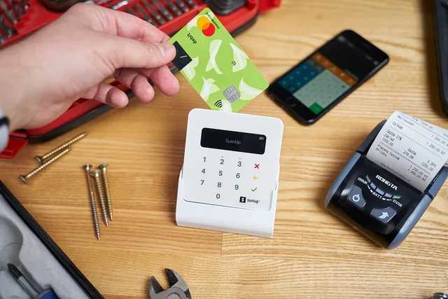 eet, checkout, payment, money, cash, credit card, účtenkovka, finance, vat, printer, bill, idoklad, document, sumup, hammer, laborer, work, handyman, construction, device, repairman, craftsmen, tool, services, privateer, checkout, checkout, checkout, checkout, credit card, credit card, credit card, credit card, credit card, vat, vat, vat, vat. Kortinlösen: så förstår du avgifter och avtal